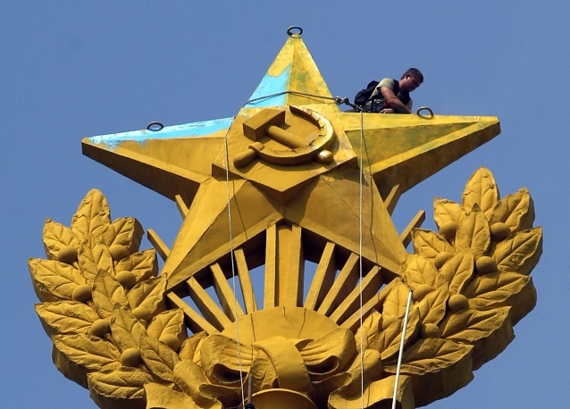 Российская высотка в цветах украинского флага: преступление и наказание